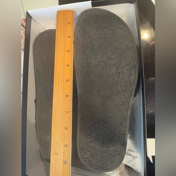 Versace la Medusa fur slide sandals black logo with box & reciept size 40 or 9.5 - Picture 7 of 7